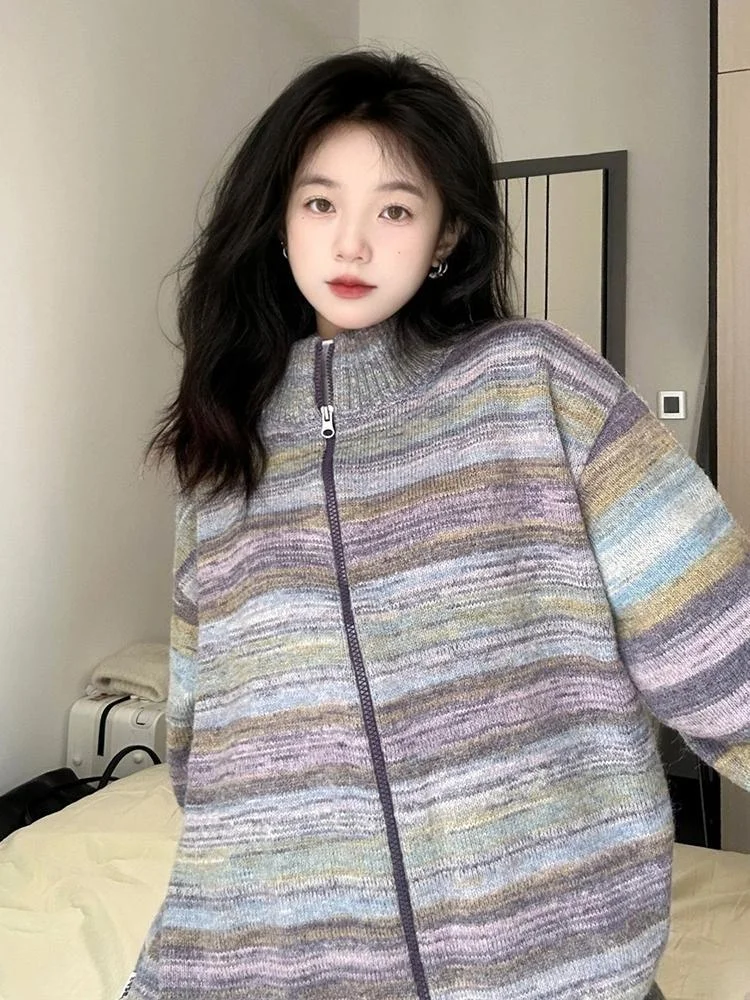 Japanese Vintage Colorful Gradient Stripe Cardigans Winter New Long Sleeve Knitted Cardigan Y2k E-Girl Stand Collar Zipper Tops
Japanese Vintage Colorful Gradient Stripe Cardigans Winter New Long Sleeve Knitted Cardigan Y2k E-Girl Stand Collar Zipper Tops