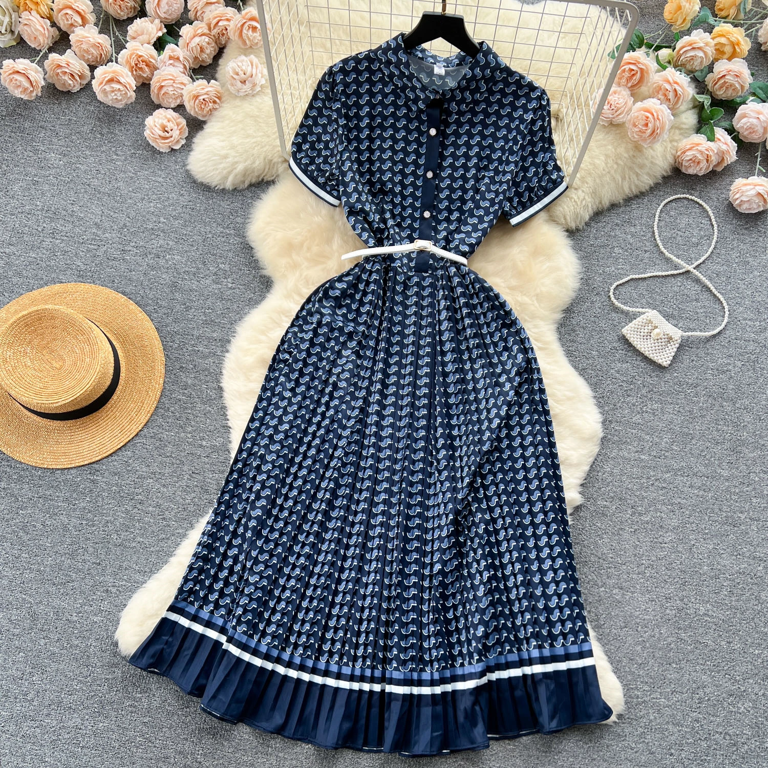 Clothland Women Elegant Royal Blue Print Shirt Dress Belt Short Sleeve Single Breasted Retro Midi Dresses Vestido QC547
Clothland Women Elegant Royal Blue Print Shirt Dress Belt Short Sleeve Single Breasted Retro Midi Dresses Vestido QC547