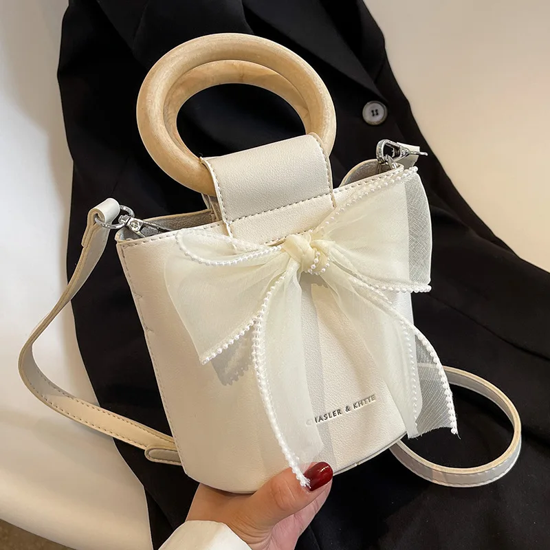 2022 New Trendy High-end Texture Messenger Bag Fashion Ladies Portable Bucket Bag Popular Shoulder Small Bag Female Summer
2022 New Trendy High-end Texture Messenger Bag Fashion Ladies Portable Bucket Bag Popular Shoulder Small Bag Female Summer