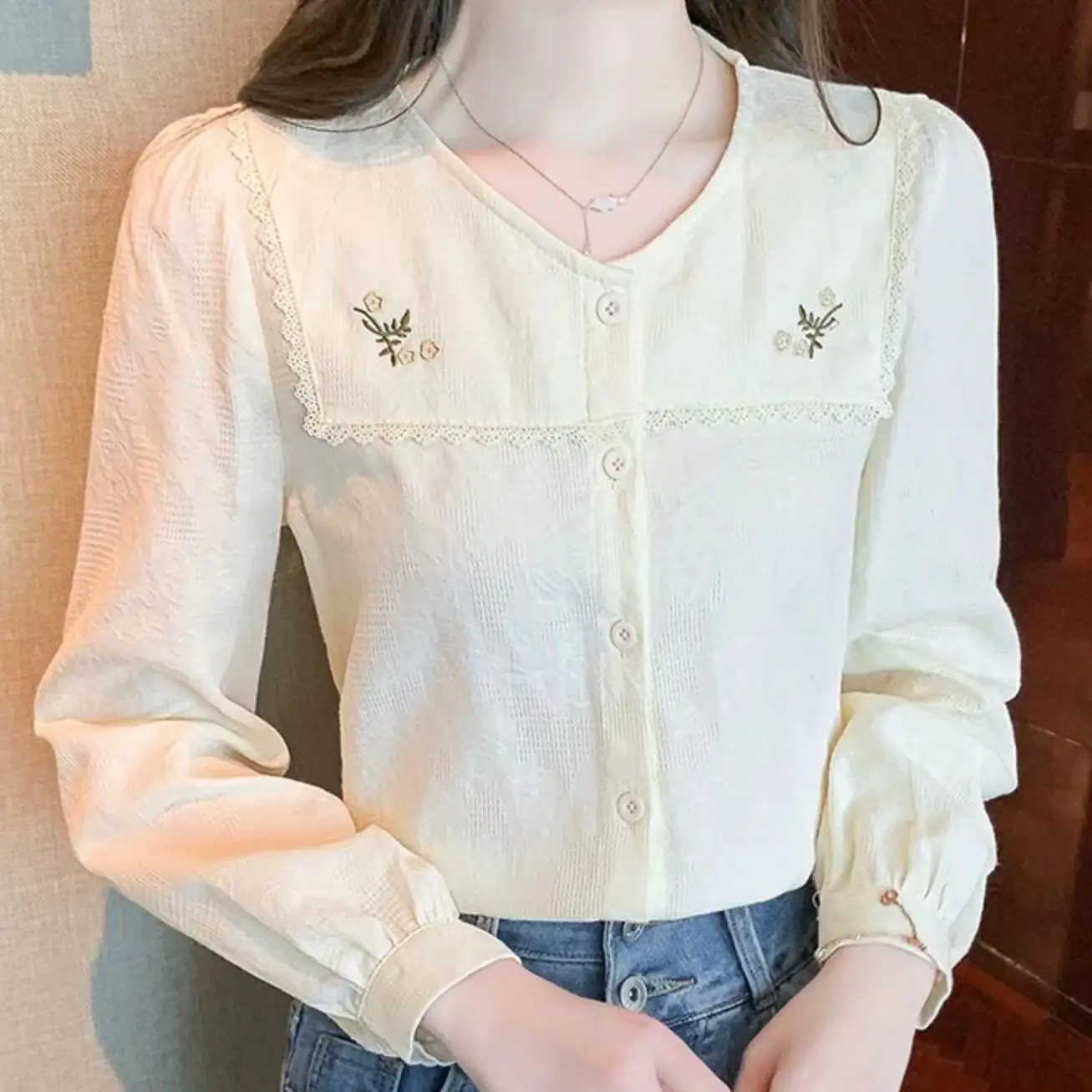Jacquard Embroidered Cotton V-neck Shirts Blouses Women's 2023 Autumn New Fashion Long Sleeve Bubble Sleeve Top
Jacquard Embroidered Cotton V-neck Shirts Blouses Women's 2023 Autumn New Fashion Long Sleeve Bubble Sleeve Top