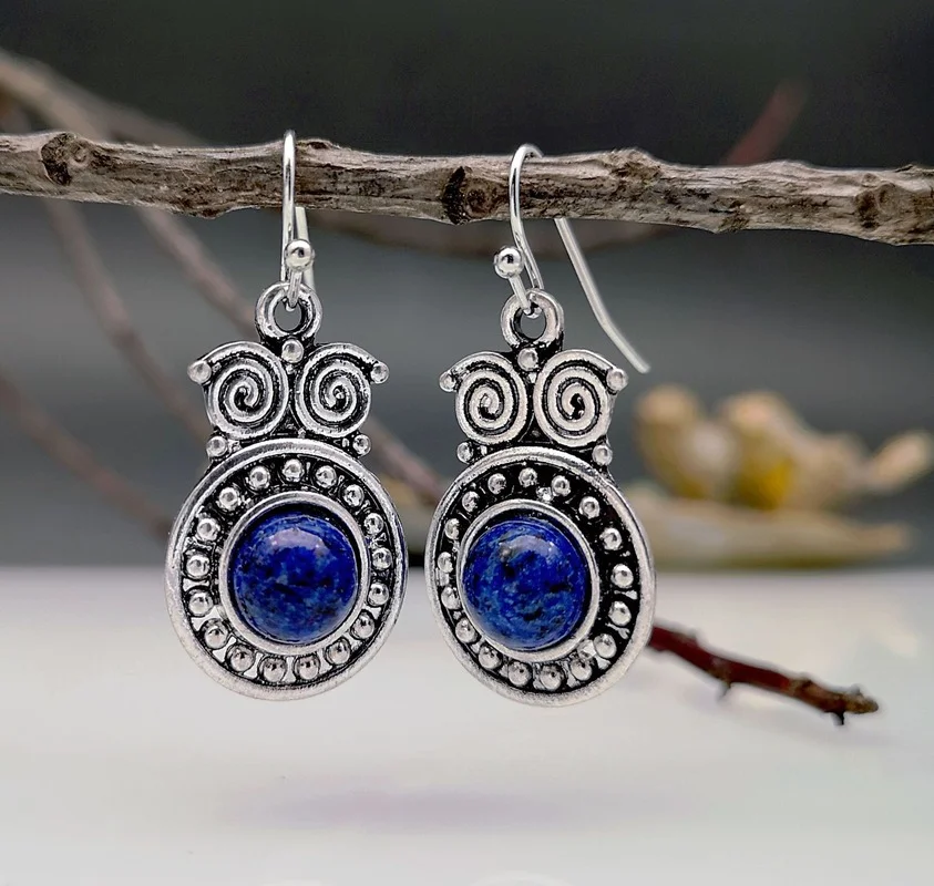 Creative Owl Earrings European and American Retro Inlaid Lapis Lazuli Ear Hook Jewelry
Creative Owl Earrings European and American Retro Inlaid Lapis Lazuli Ear Hook Jewelry