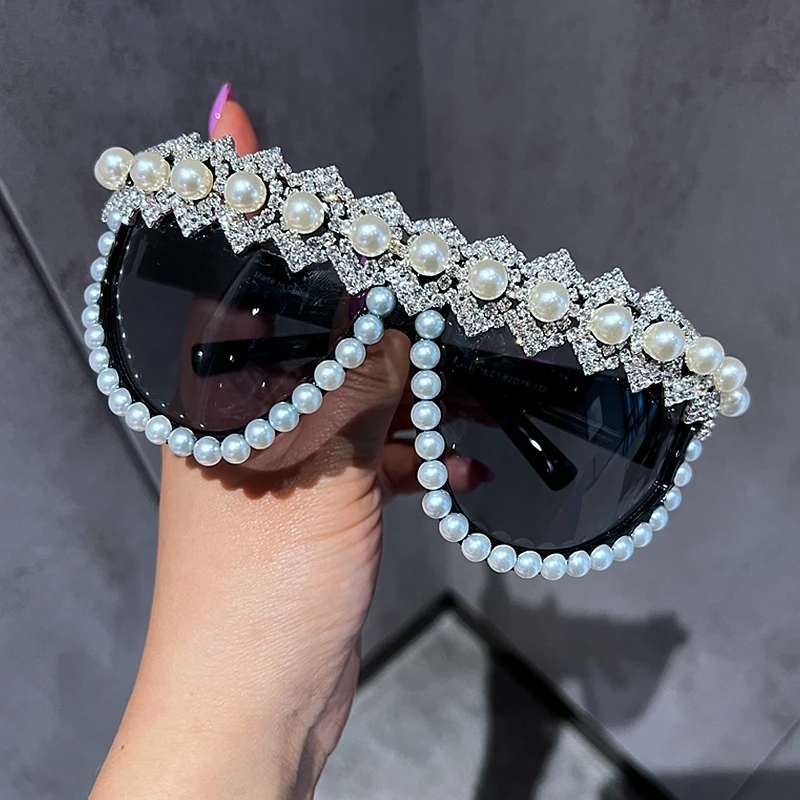 Queen Style Women Sunglasses 2023 luxury brand quality Pearl Jewel y2k accessories Oversize Sun glasses lentes de sol mujer
Queen Style Women Sunglasses 2023 luxury brand quality Pearl Jewel y2k accessories Oversize Sun glasses lentes de sol mujer