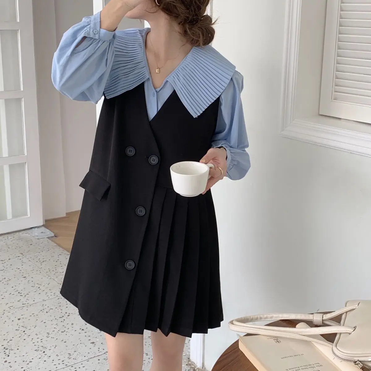 Elegant Folds Peter Pan Collar Puff Sleeve Single Breasted Shirt Loose Asymmetrical Knee Length Pleated Vest Dress
Elegant Folds Peter Pan Collar Puff Sleeve Single Breasted Shirt Loose Asymmetrical Knee Length Pleated Vest Dress