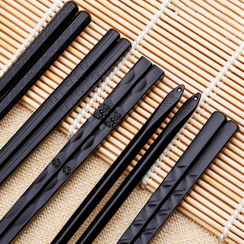 1 Pair Japanese Chopsticks Fast Food Noodles Wooden Tableware Black Sushi Korean Tableware Kitchen Bar Supplies Chinese Cutlery
1 Pair Japanese Chopsticks Fast Food Noodles Wooden Tableware Black Sushi Korean Tableware Kitchen Bar Supplies Chinese Cutlery