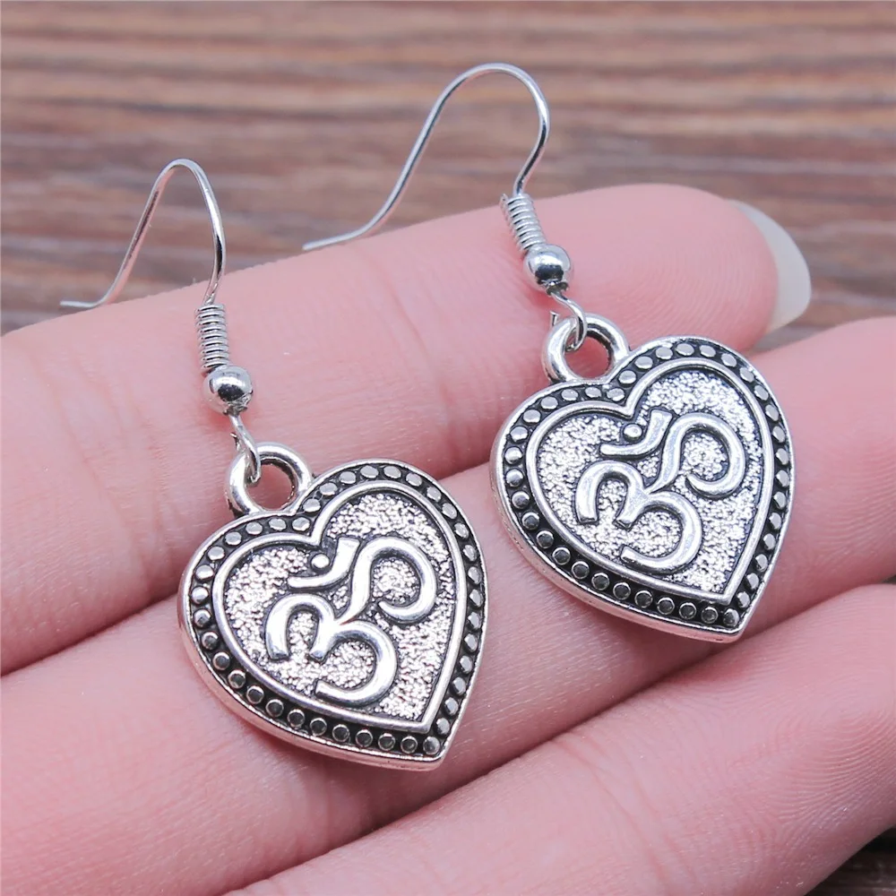 Модные Подвесные серьги ручной работы с простым дизайном в античном стиле серебряного цвета в форме сердца Om, дропшиппинг, висячие серьги
Модные Подвесные серьги ручной работы с простым дизайном в античном стиле серебряного цвета в форме сердца Om, дропшиппинг, висячие серьги