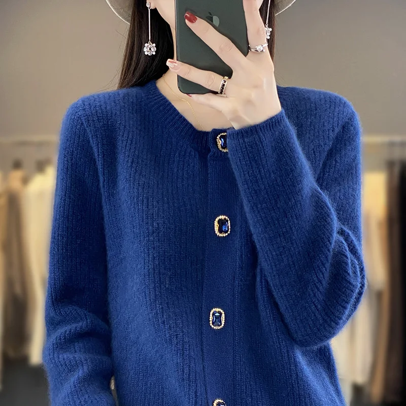 Женский мягкий свитер из чистой шерсти, утолщенный осенне-зимний женский свитер с круглым вырезом и бриллиантами, базовый Повседневный вязаный Топ
Женский мягкий свитер из чистой шерсти, утолщенный осенне-зимний женский свитер с круглым вырезом и бриллиантами, базовый Повседневный вязаный Топ