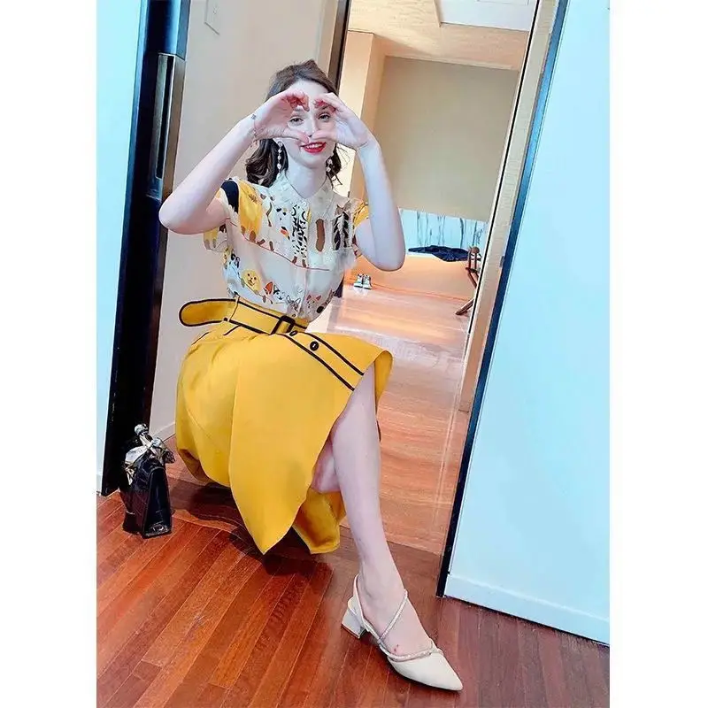 2022 Women's Summer New Suits Female Print Stand Collar Blouses + High Waist Loose A-line Skirts Ladies Two-Piece Sets W158
2022 Women's Summer New Suits Female Print Stand Collar Blouses + High Waist Loose A-line Skirts Ladies Two-Piece Sets W158