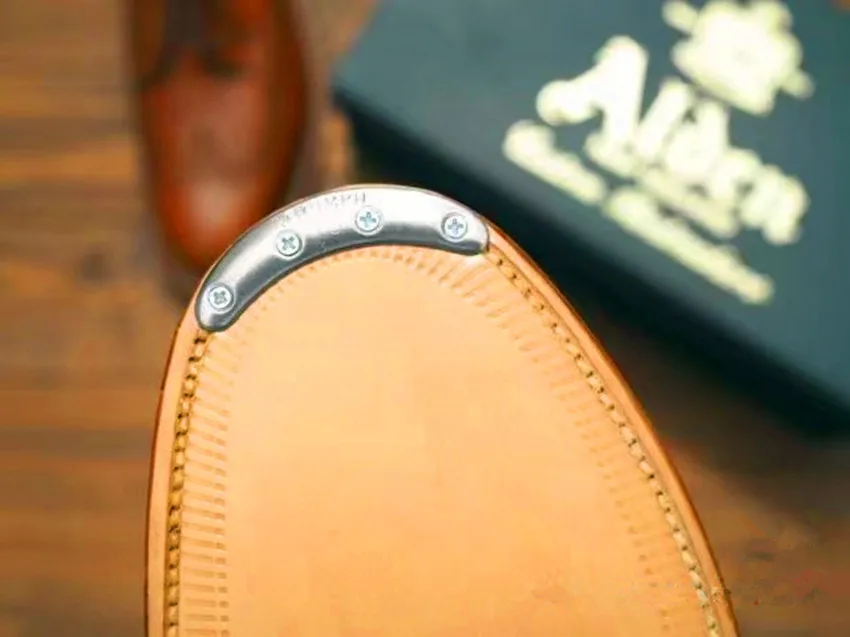 Handmade shoe leather bottom anti-wear iron shoe sole forefoot iron sheet ,iron palm copper sheet boots anti-wear and anti-skid
Handmade shoe leather bottom anti-wear iron shoe sole forefoot iron sheet ,iron palm copper sheet boots anti-wear and anti-skid