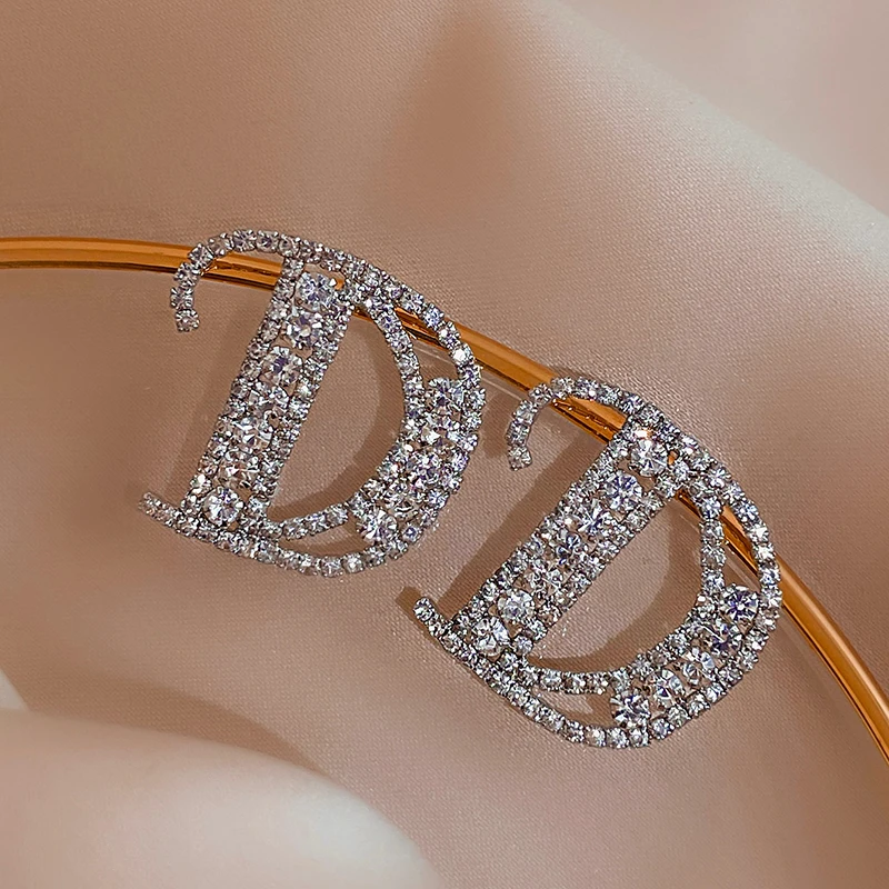 Fashion Rhinestone Letter Stud Earrings for Women Korean Style Earrings 2022 Trend Girls Jewelry
Fashion Rhinestone Letter Stud Earrings for Women Korean Style Earrings 2022 Trend Girls Jewelry