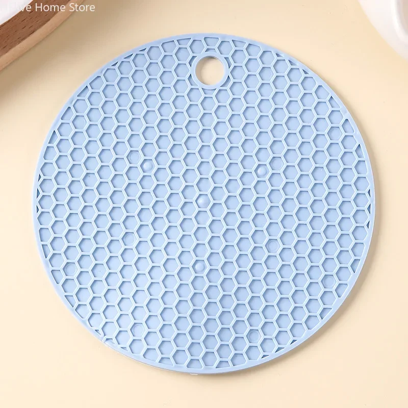 Круглый силиконовый коврик для стола, очень толстый коврик для столовых приборов, открытые банки, сотовый коврик для горячей кофейной чашки, подставка для кофейной чашки, креативный кухонный держатель для горшка S/L
Круглый силиконовый коврик для стола, очень толстый коврик для столовых приборов, открытые банки, сотовый коврик для горячей кофейной чашки, подставка для кофейной чашки, креативный кухонный держатель для горшка S/L
