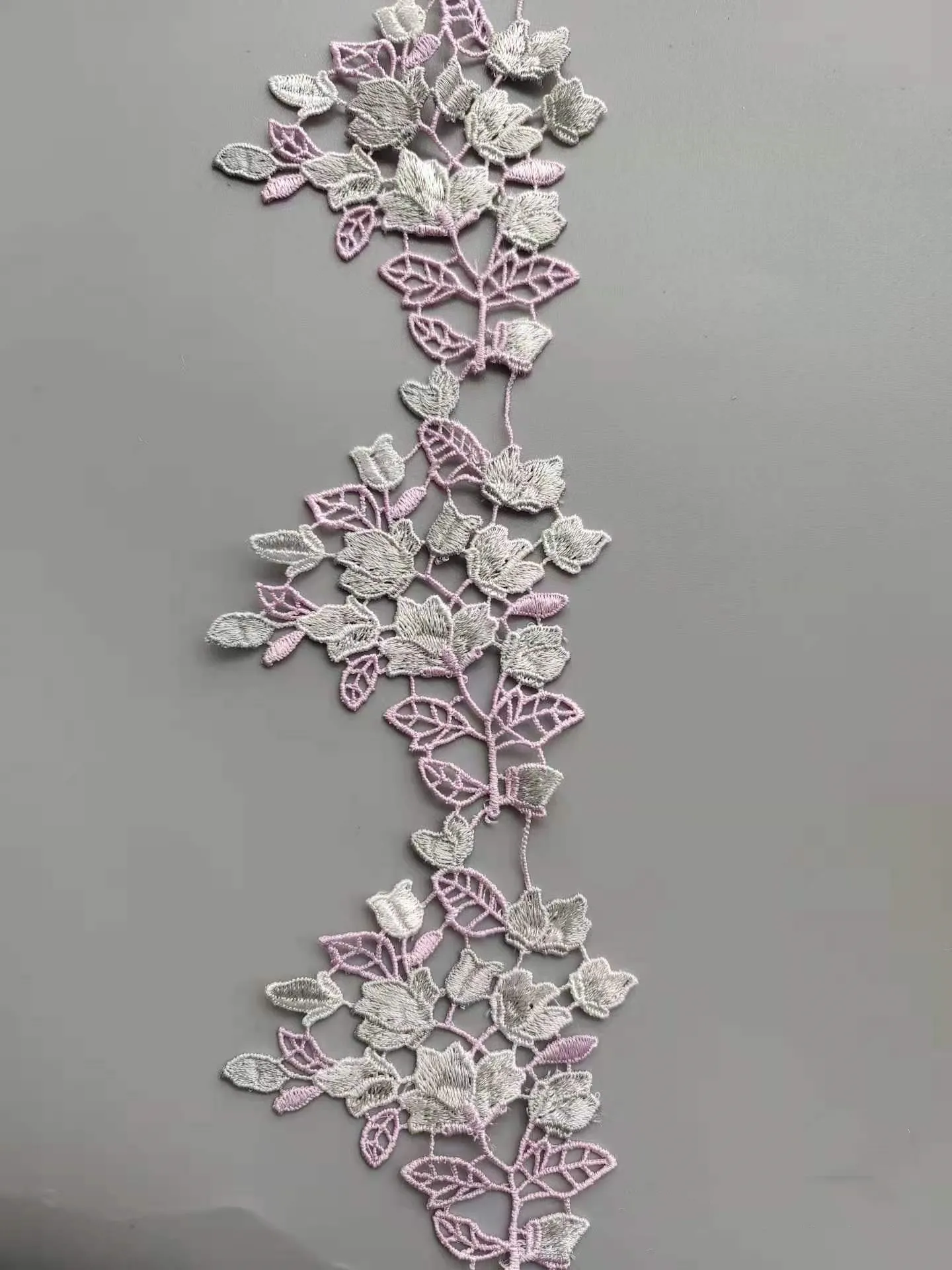 5 ярдов, 9,5 см, ширина, розовые, серые смешанные листья, полые цветы, Венецианские кружева «сделай сам», венецианские аксессуары для одежды, ра...
5 ярдов, 9,5 см, ширина, розовые, серые смешанные листья, полые цветы, Венецианские кружева «сделай сам», венецианские аксессуары для одежды, ра...