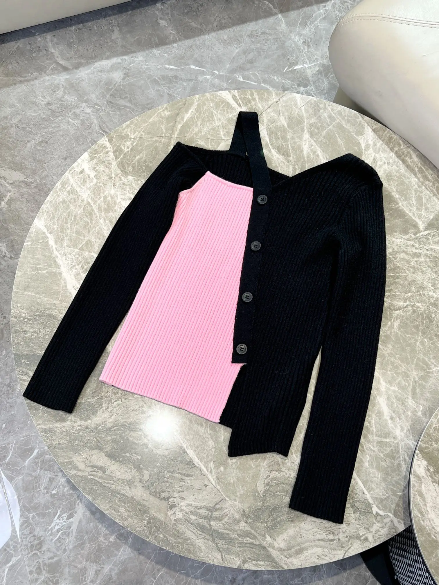 23 spring new color contrast shoulder leakage slim stretch knitted long-sleeved blouse
23 spring new color contrast shoulder leakage slim stretch knitted long-sleeved blouse