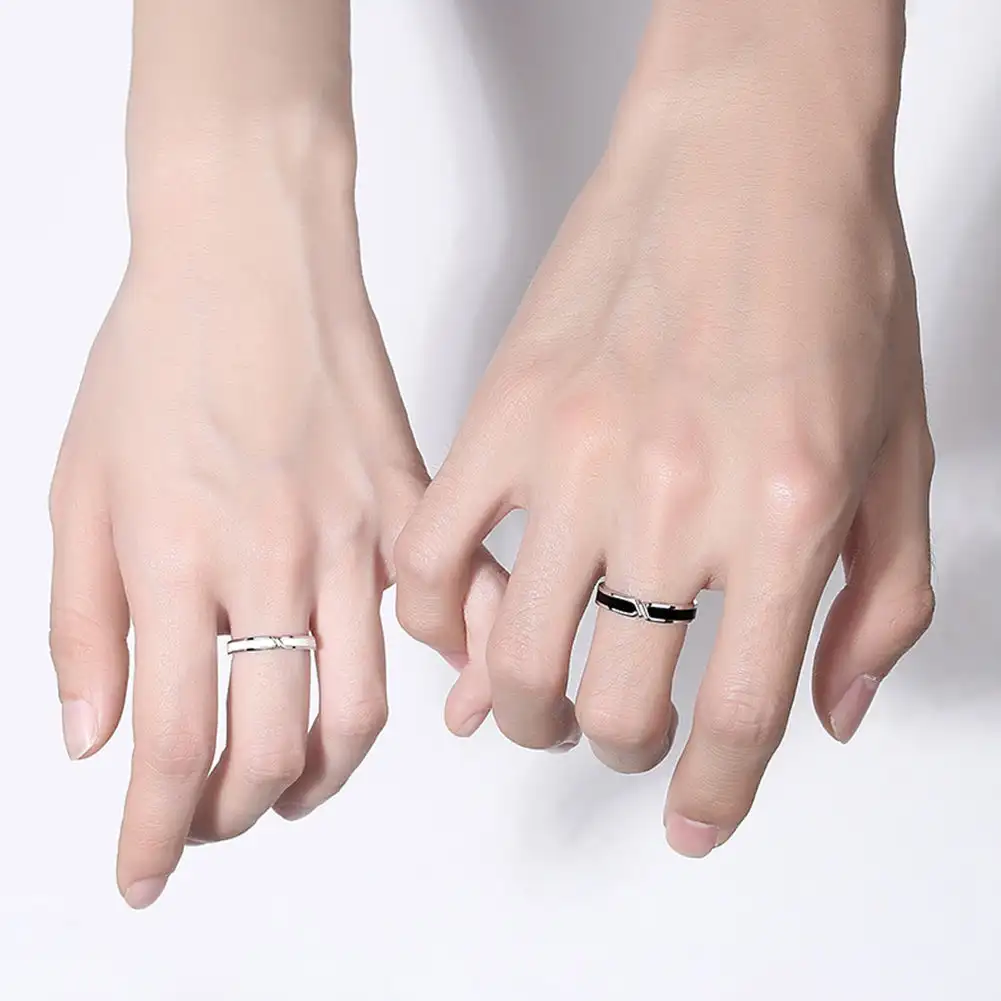Fashion Creative Simple Black and White Adjustable Couple Rings Girl Boy Friend Valentine's Day Jewelry Gift 
Fashion Creative Simple Black and White Adjustable Couple Rings Girl Boy Friend Valentine's Day Jewelry Gift