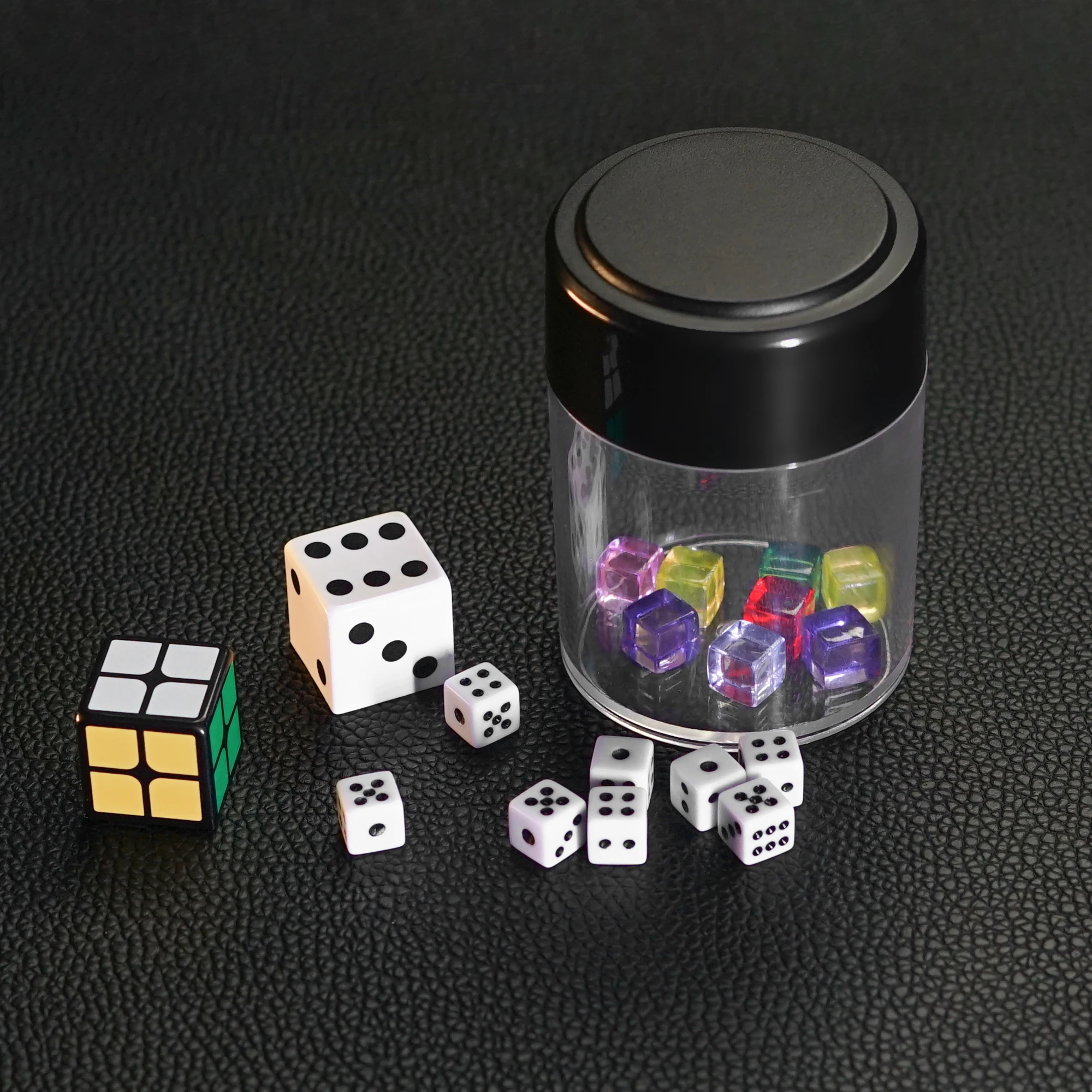 

Dice Explosion By IARVEL Cube MAGIC Tricks Magie Props Mentalism Close Up Street Magician Illusion Gimmick