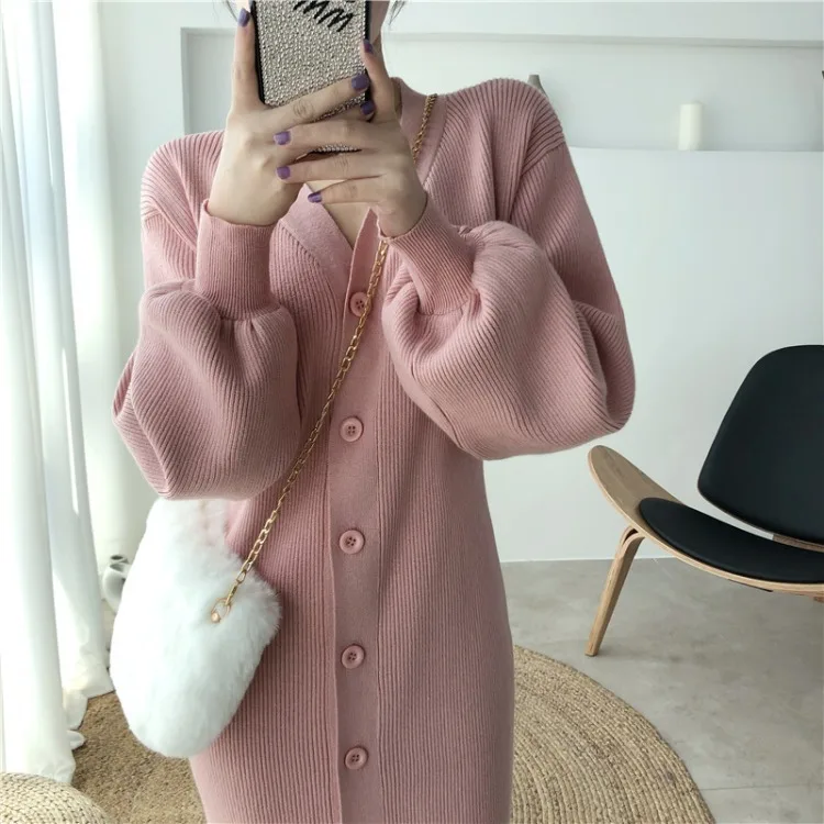 Article 2022 women's v-neck single-breasted pit hair long cardigan women dress in long lantern sleeve knit dress
Article 2022 women's v-neck single-breasted pit hair long cardigan women dress in long lantern sleeve knit dress