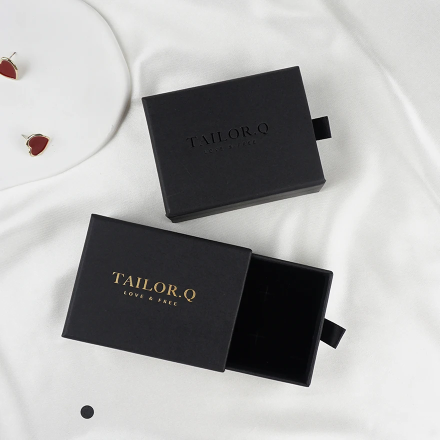 Personalized Paper Jewelry Drawer Boxes With Business Logo Wholesale Ring Earring Necklace Gift Packing Pearly Box With Sponge
Personalized Paper Jewelry Drawer Boxes With Business Logo Wholesale Ring Earring Necklace Gift Packing Pearly Box With Sponge