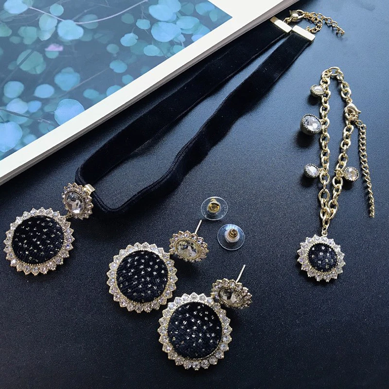 Swan Millennium Series Necklace Bracelet Earrings Antique Sunshine Bloom Retro Style Noble Shiny Halloween Must-Have Jewelry
Swan Millennium Series Necklace Bracelet Earrings Antique Sunshine Bloom Retro Style Noble Shiny Halloween Must-Have Jewelry