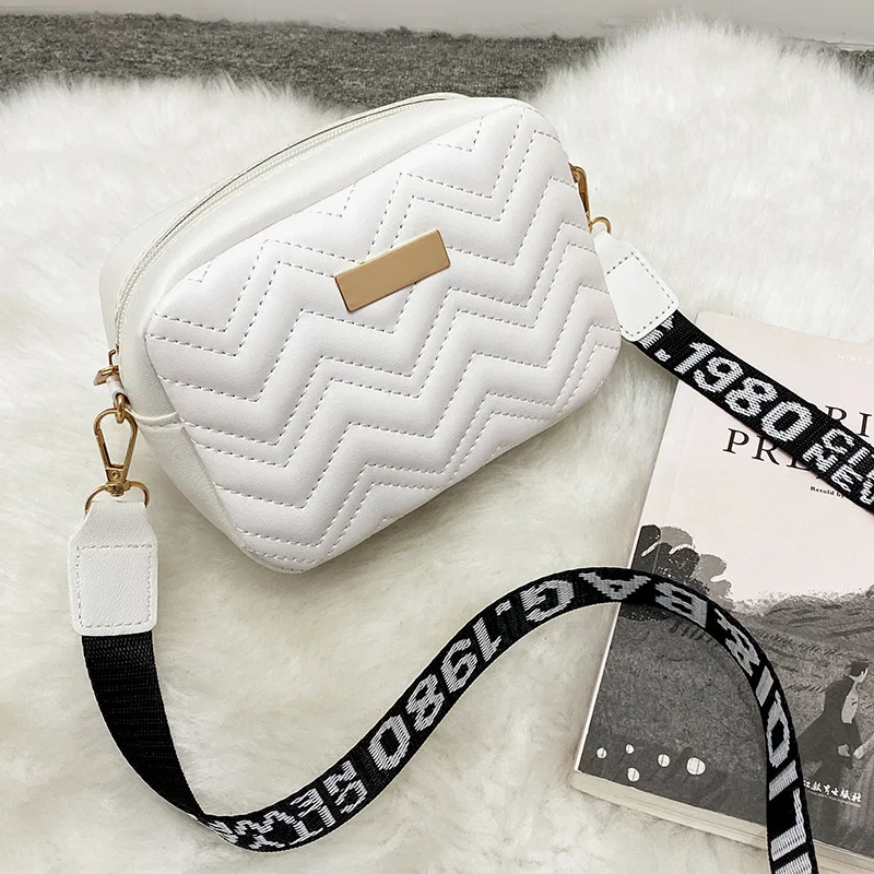 Fashion Solid Color Shoulder Bag Crossbody Bags for Women 2022 Leather Woven Bag Purse Female Designer Bags Handbags Women Bags
Fashion Solid Color Shoulder Bag Crossbody Bags for Women 2022 Leather Woven Bag Purse Female Designer Bags Handbags Women Bags