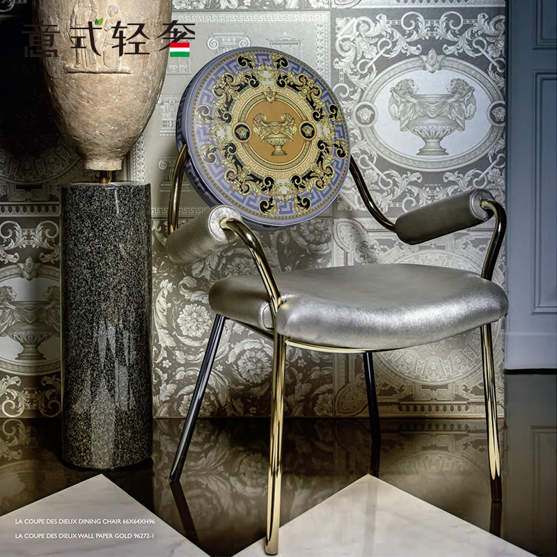 Minimalist Italian style 2021 new design furniture western restaurant golden stainless steel top cowhide high-end dining chair
Minimalist Italian style 2021 new design furniture western restaurant golden stainless steel top cowhide high-end dining chair