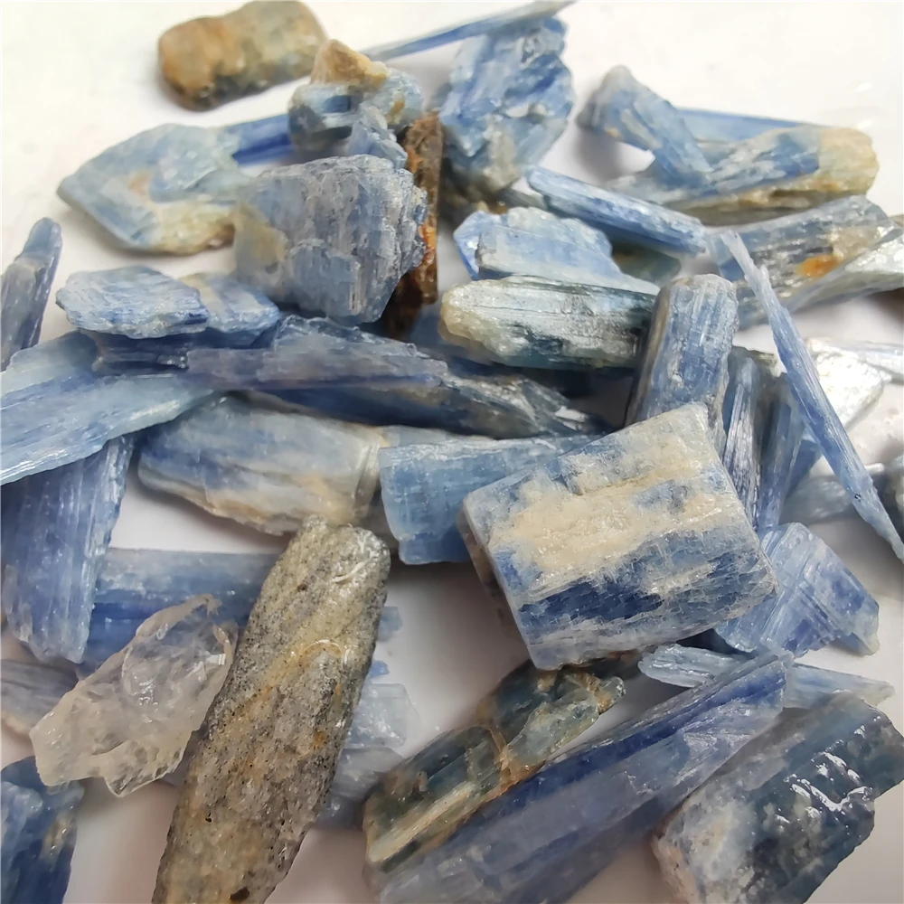 

Wholesale Natural Kyanite Quartz Diffuser Oils Blue Color Crystals Tumbled Gravel Cyanite Gemstone for Healing Crystals