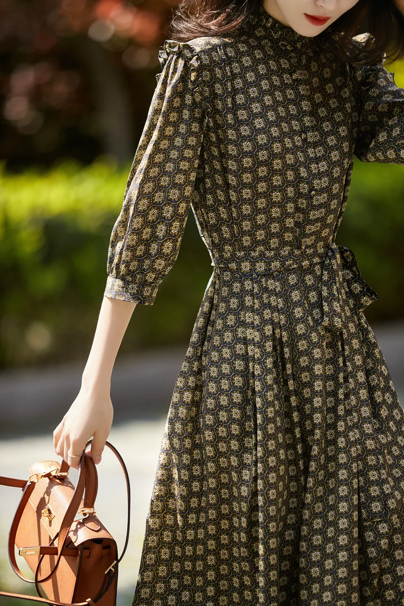 Платье женское атласное с цветочным принтом, свободное с круглым вырезом и длинными рукавами, в стиле ретро, одежда в стиле High Street с высокой ...
Платье женское атласное с цветочным принтом, свободное с круглым вырезом и длинными рукавами, в стиле ретро, одежда в стиле High Street с высокой ...