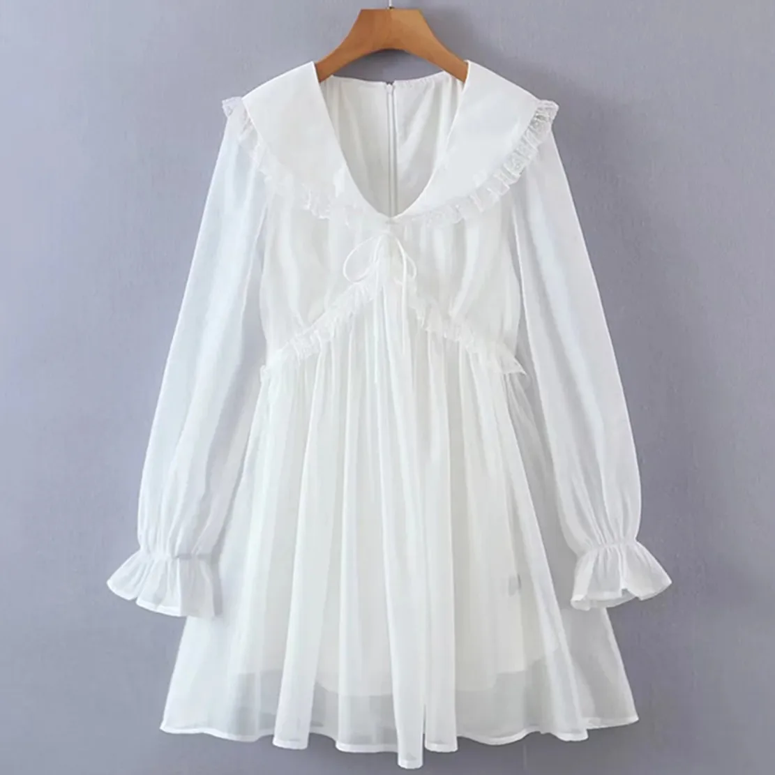 Maxdutti Fashion Dress Women Tops French Style Vintage Lace Splicing Cascading V-neck Sexy Dress
Maxdutti Fashion Dress Women Tops French Style Vintage Lace Splicing Cascading V-neck Sexy Dress