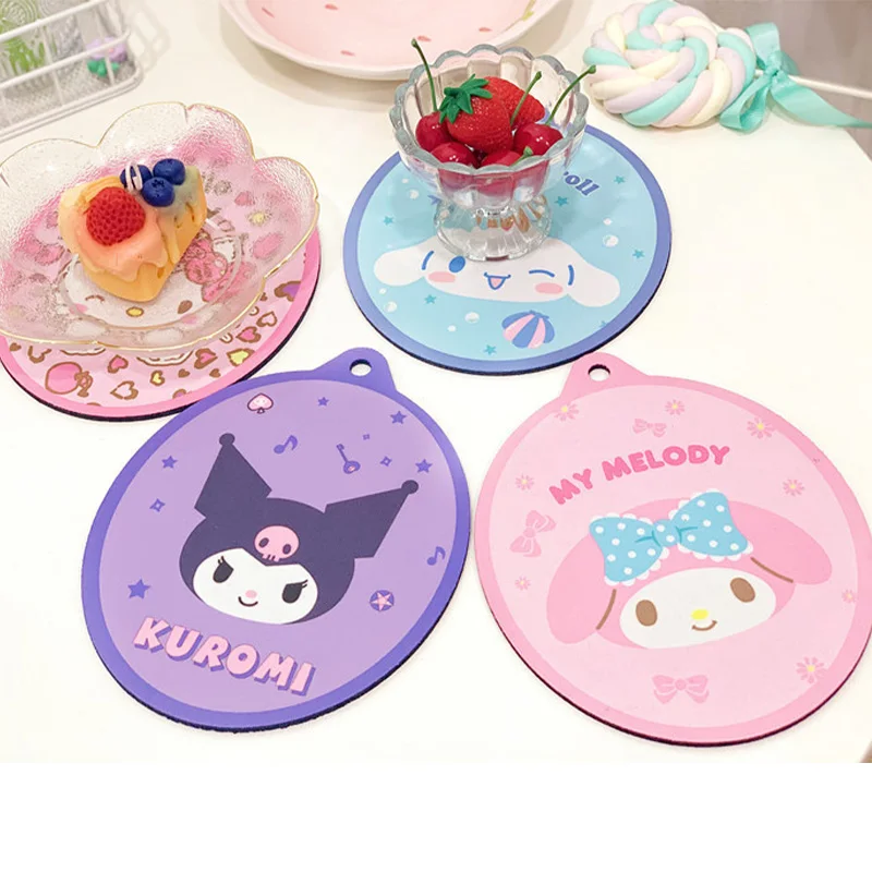 Милый аниме Sanrioed MyMelody Kuromi Cinnamoroll обеденный стол изоляционный Коврик Противоскользящая термостойкая подстилка
Милый аниме Sanrioed MyMelody Kuromi Cinnamoroll обеденный стол изоляционный Коврик Противоскользящая термостойкая подстилка