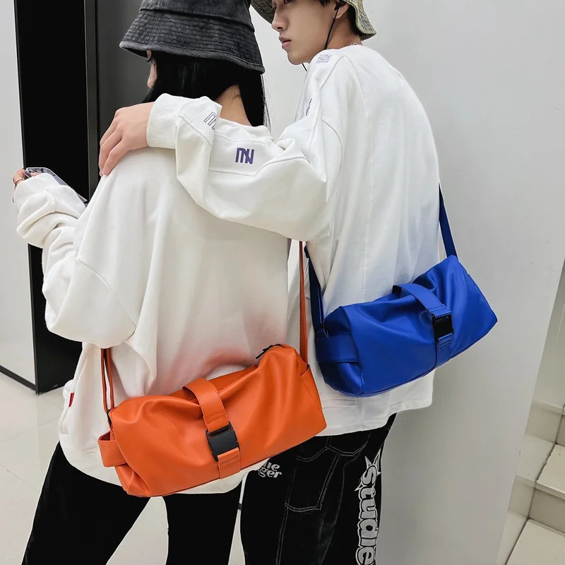 Men's And Women's Travel Totes 2022 New Leisure Pu Travel Messenger Bag Cool Sports Fitness Bags Fashion Shoulder Bag
Men's And Women's Travel Totes 2022 New Leisure Pu Travel Messenger Bag Cool Sports Fitness Bags Fashion Shoulder Bag