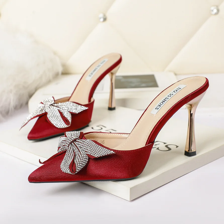 Spring Autumn New Butterfly-Knot Decoration Ankle Slip-On Dot Rhinestone Bordered High Heel Women Ladies Pumps Mature
Spring Autumn New Butterfly-Knot Decoration Ankle Slip-On Dot Rhinestone Bordered High Heel Women Ladies Pumps Mature