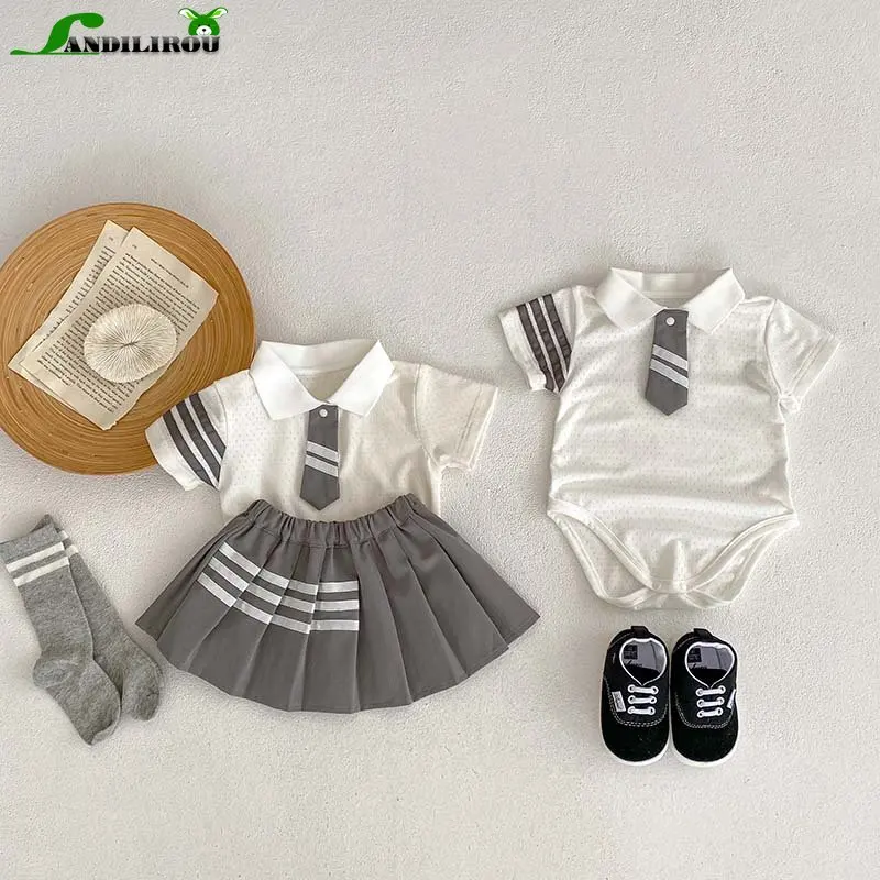 Summer Baby Short Sleeve Collared Top College Style T-Shirt+Pleated Skirt Sister Set for Cute Infant Kid Girls Bodysuits Clothes
Summer Baby Short Sleeve Collared Top College Style T-Shirt+Pleated Skirt Sister Set for Cute Infant Kid Girls Bodysuits Clothes