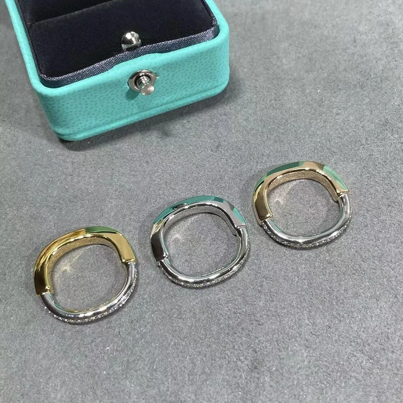 2023 New Ring Brand Women's Luxury Jewelry Ring Classic Geometric Zircon Lock 925 Silver Anniversary Commemorative Gift
2023 New Ring Brand Women's Luxury Jewelry Ring Classic Geometric Zircon Lock 925 Silver Anniversary Commemorative Gift