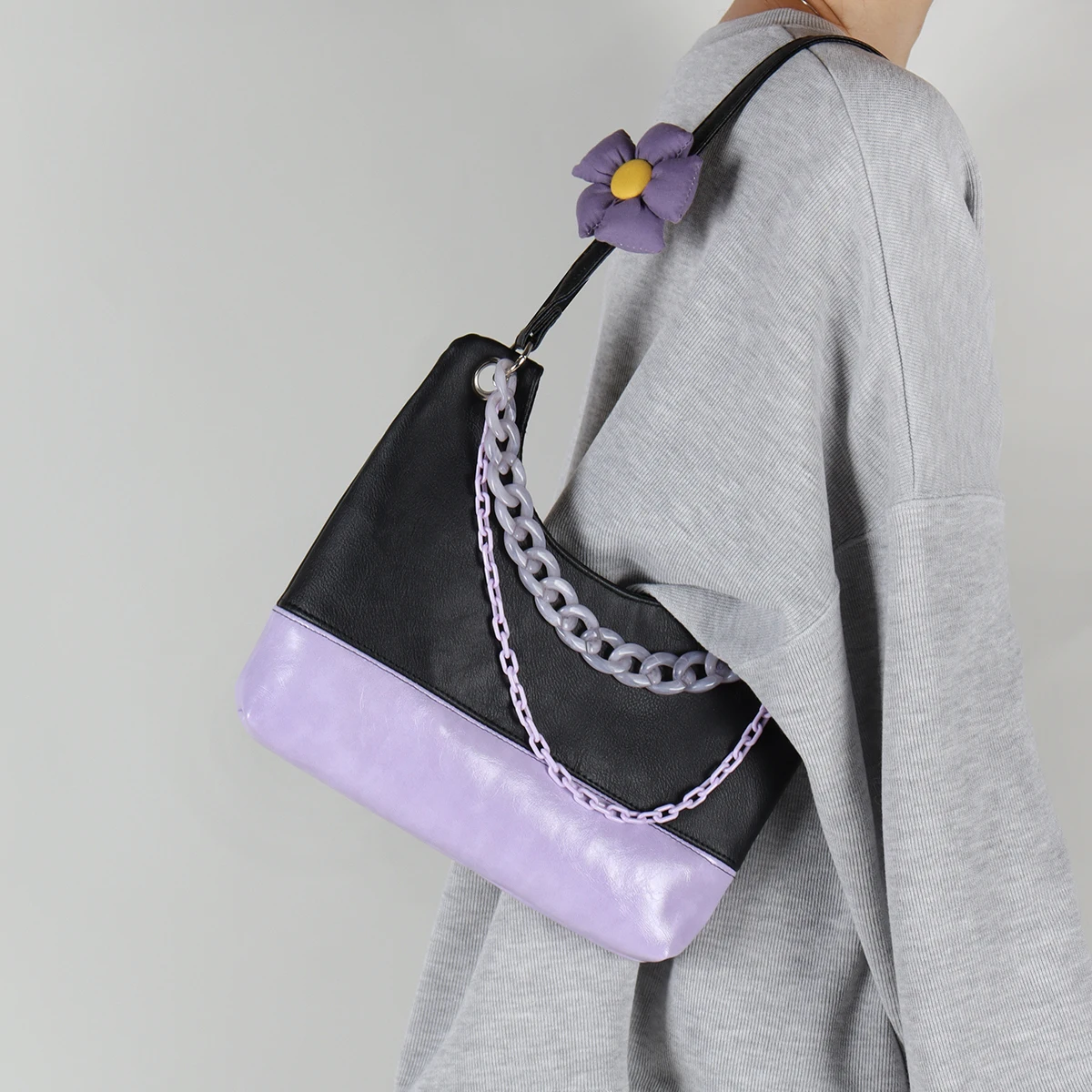 Little Flower Contrast Color Underarm Bag Female 2022 Original Spring and Summer New Cute Sweet Cool Texture Chain Messenger Bag
Little Flower Contrast Color Underarm Bag Female 2022 Original Spring and Summer New Cute Sweet Cool Texture Chain Messenger Bag