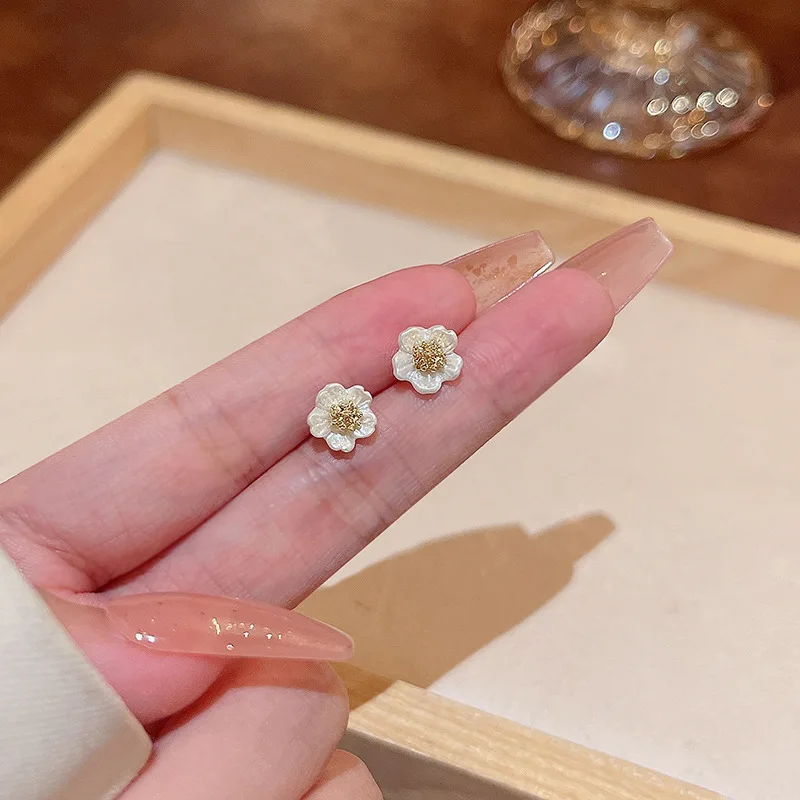 S925 Silver Needle Stud Earrings Simple Mini Flower Ins Tide Super Fairy Temperament Network Red Earrings Accessories Wholesale
S925 Silver Needle Stud Earrings Simple Mini Flower Ins Tide Super Fairy Temperament Network Red Earrings Accessories Wholesale