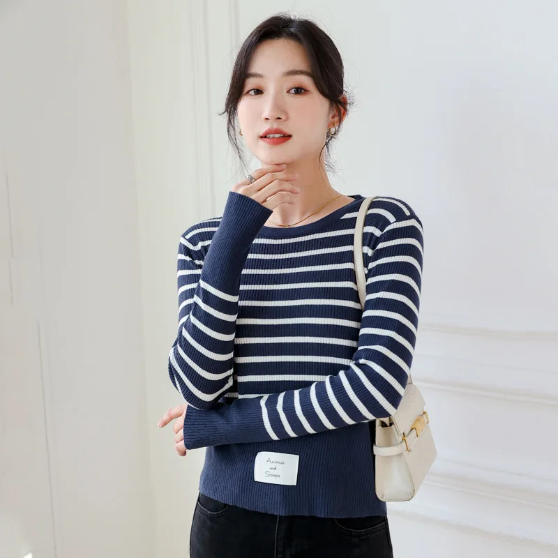 Early Autumn New Long Sleeve Stripe Knitted Cardigan Round Neck Simple And Comfortable Fit Undercoat Label Design Women's Sweate
Early Autumn New Long Sleeve Stripe Knitted Cardigan Round Neck Simple And Comfortable Fit Undercoat Label Design Women's Sweate
