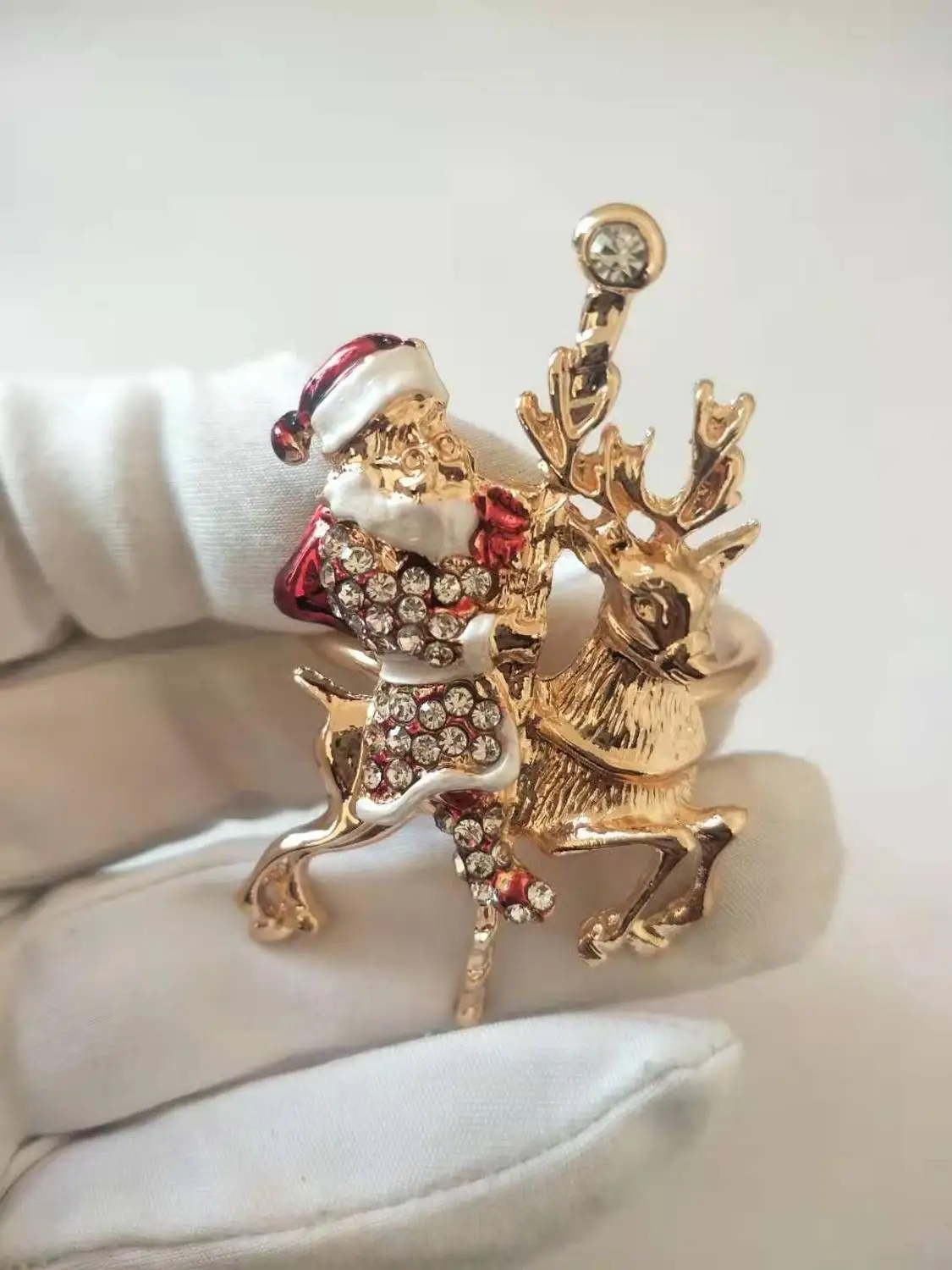 6PCS metal napkin ring alloy Christmas reindeer napkin buckle Santa Claus napkin ring napkin ring desktop decoration accessories
6PCS metal napkin ring alloy Christmas reindeer napkin buckle Santa Claus napkin ring napkin ring desktop decoration accessories