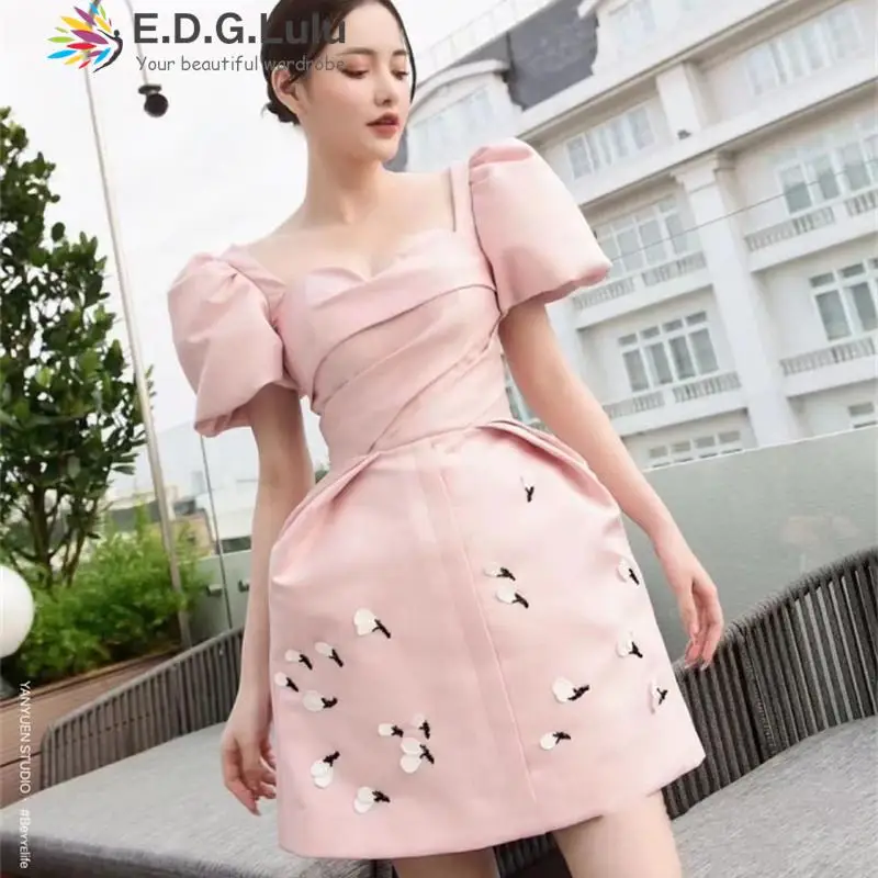 EDGLuLu Fashion V-neck Ruched Puff Sleeves Pink Satin Dresses For Women 2022 Elegant Embroidered Flowers Party Dress 0604
EDGLuLu Fashion V-neck Ruched Puff Sleeves Pink Satin Dresses For Women 2022 Elegant Embroidered Flowers Party Dress 0604