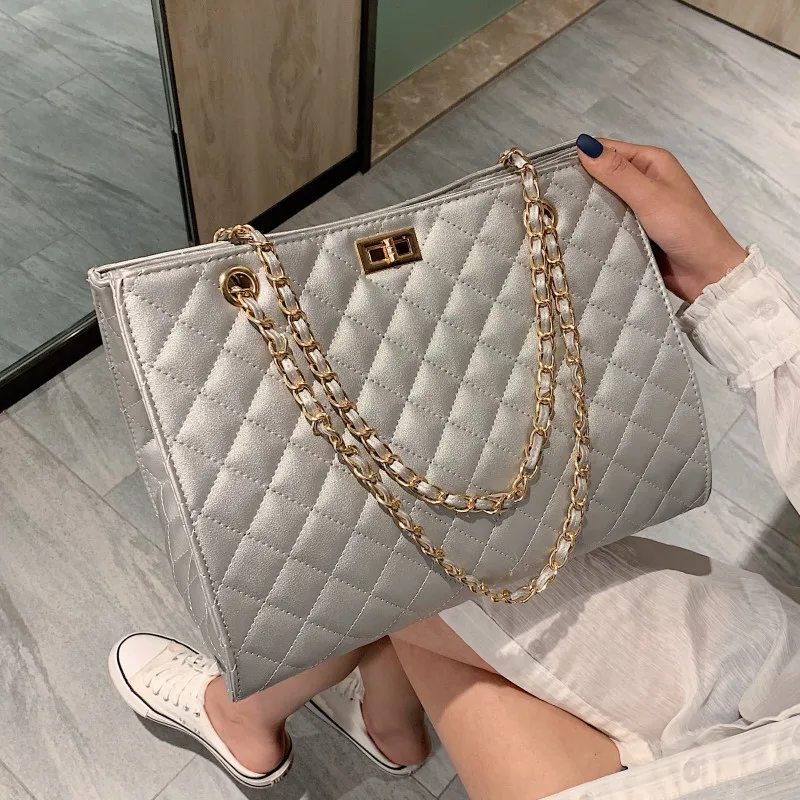 Big Silver Shoulder Handbags for Women Chain Leather Tote Bag Large Crossbody Messenger Bag Lady Diamond Lattice Shopper Bag Sac
Big Silver Shoulder Handbags for Women Chain Leather Tote Bag Large Crossbody Messenger Bag Lady Diamond Lattice Shopper Bag Sac