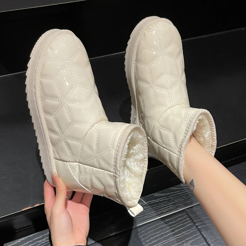 New Winter Warm Plush Snow Boots Women Waterproof Leather Ankle Boots Lady Chunky Sneakers Thick Fur Platform Cotton Shoes 36-41
New Winter Warm Plush Snow Boots Women Waterproof Leather Ankle Boots Lady Chunky Sneakers Thick Fur Platform Cotton Shoes 36-41