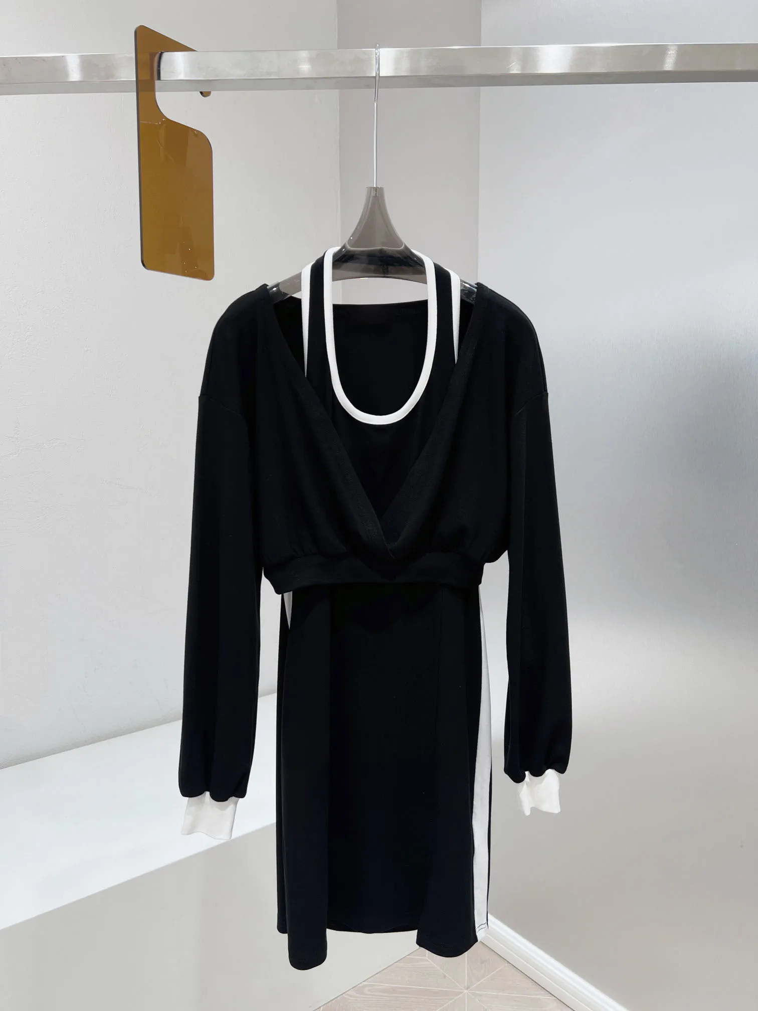 Платье из двух предметов, верхняя часть тела, удобные дышащие манжеты, разноцветная строчка, модный дизайн 2023, осень, новинка, Лидер продаж 
Платье из двух предметов, верхняя часть тела, удобные дышащие манжеты, разноцветная строчка, модный дизайн 2023, осень, новинка, Лидер продаж