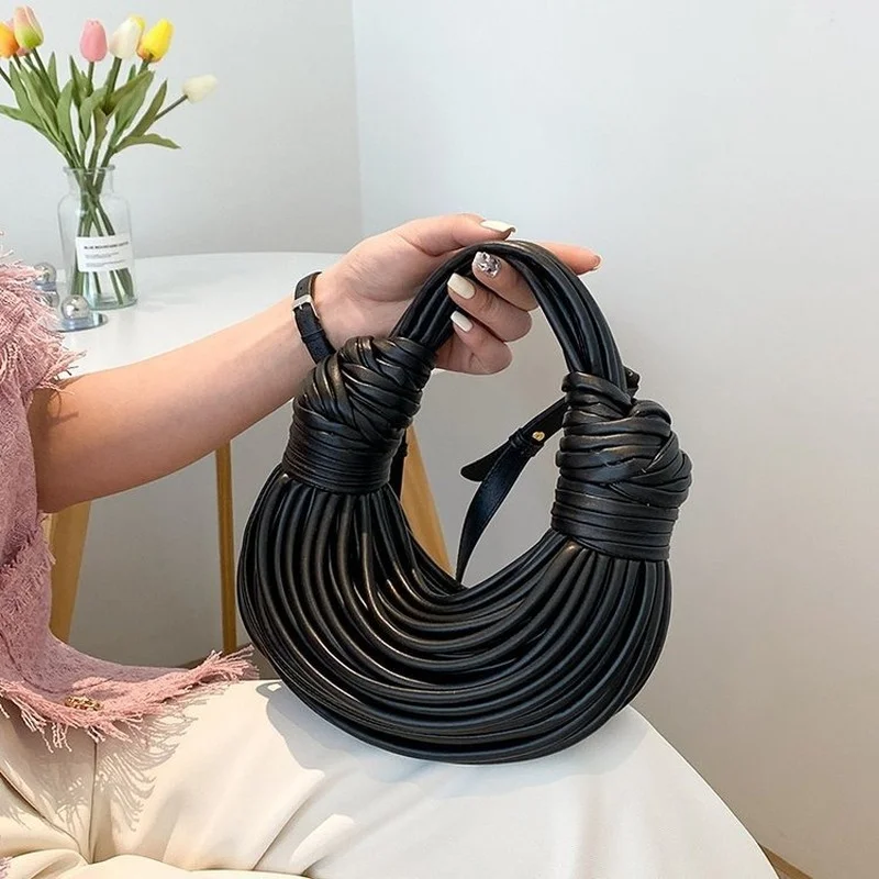 Luxury Summer 2022 New Brand Designer Handbags Versatile Fashion Ladies Handbags High Quality Leather Shoulder Bags Women's Bags
Luxury Summer 2022 New Brand Designer Handbags Versatile Fashion Ladies Handbags High Quality Leather Shoulder Bags Women's Bags