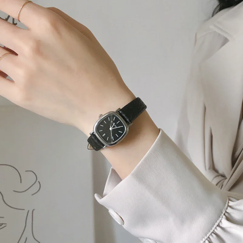 Women's Simple Vintage Watches for Women Dial Wristwatch Leather Strap Wrist Watch High Quality Ladies Casual Bracelet Watches
Women's Simple Vintage Watches for Women Dial Wristwatch Leather Strap Wrist Watch High Quality Ladies Casual Bracelet Watches