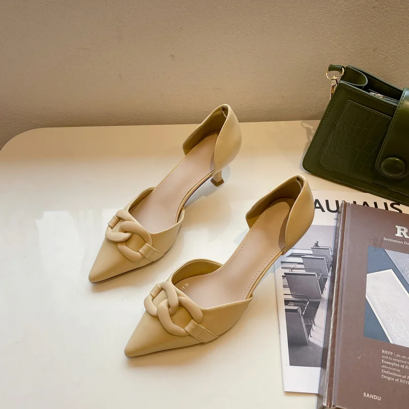 BKQU 2022 Fashion Women Pointed Toe Metal Chain Sweet Style Office Dress Shoes Party Thin Elegant Pumps shoes
BKQU 2022 Fashion Women Pointed Toe Metal Chain Sweet Style Office Dress Shoes Party Thin Elegant Pumps shoes