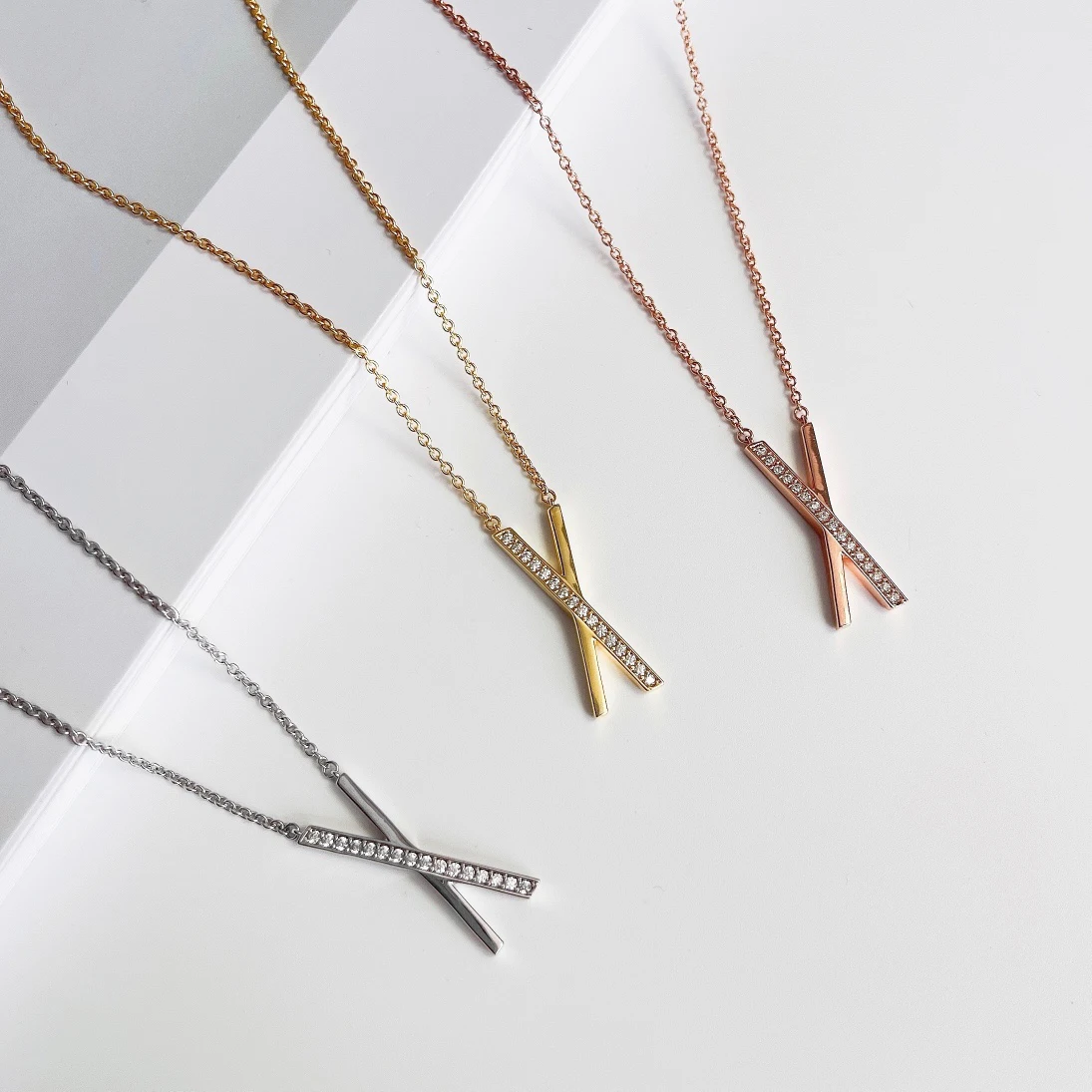 Couple Classic S925 Sterling Silver X Letter Inlaid Zircon Luxury Brand Necklace Party Gift For Girlfriend
Couple Classic S925 Sterling Silver X Letter Inlaid Zircon Luxury Brand Necklace Party Gift For Girlfriend