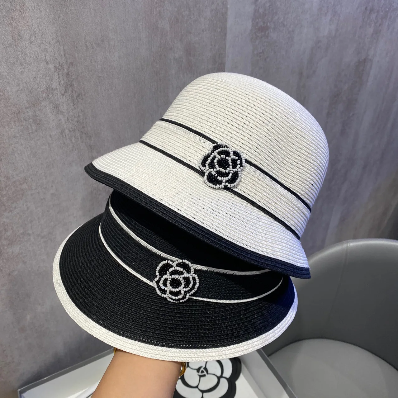 Straw Hat Mountain Camellia Black and White Pearl Straw Weaving Fisherman Hat Fashion Women's Summer Sunscreen Straw Hat
Straw Hat Mountain Camellia Black and White Pearl Straw Weaving Fisherman Hat Fashion Women's Summer Sunscreen Straw Hat