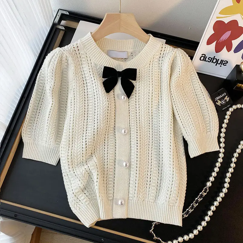 Женский трикотажный пуловер с бантом, белый короткий свитер с коротким рукавом-фонариком, лето 2022
Женский трикотажный пуловер с бантом, белый короткий свитер с коротким рукавом-фонариком, лето 2022