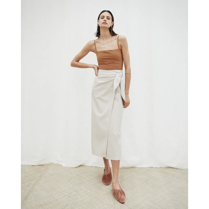 Leather Half Skirt Women's High Waist A-word Retro One Piece Lace Up Wrap Skirt Commuter Style
Leather Half Skirt Women's High Waist A-word Retro One Piece Lace Up Wrap Skirt Commuter Style
