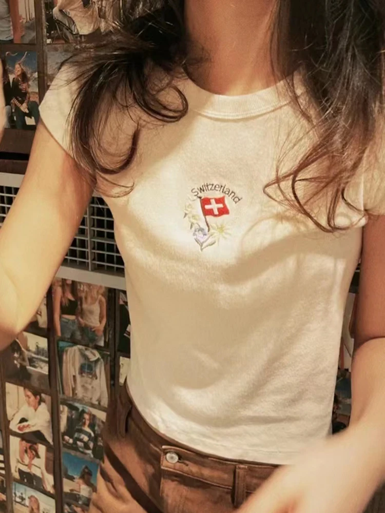 Floral Embroidery Slim T-Shirts Women Streetwear O Neck Soft Cotton Short Sleeve T Shirt Summer Vintage Sweet Cute Y2k Tops Chic
Floral Embroidery Slim T-Shirts Women Streetwear O Neck Soft Cotton Short Sleeve T Shirt Summer Vintage Sweet Cute Y2k Tops Chic