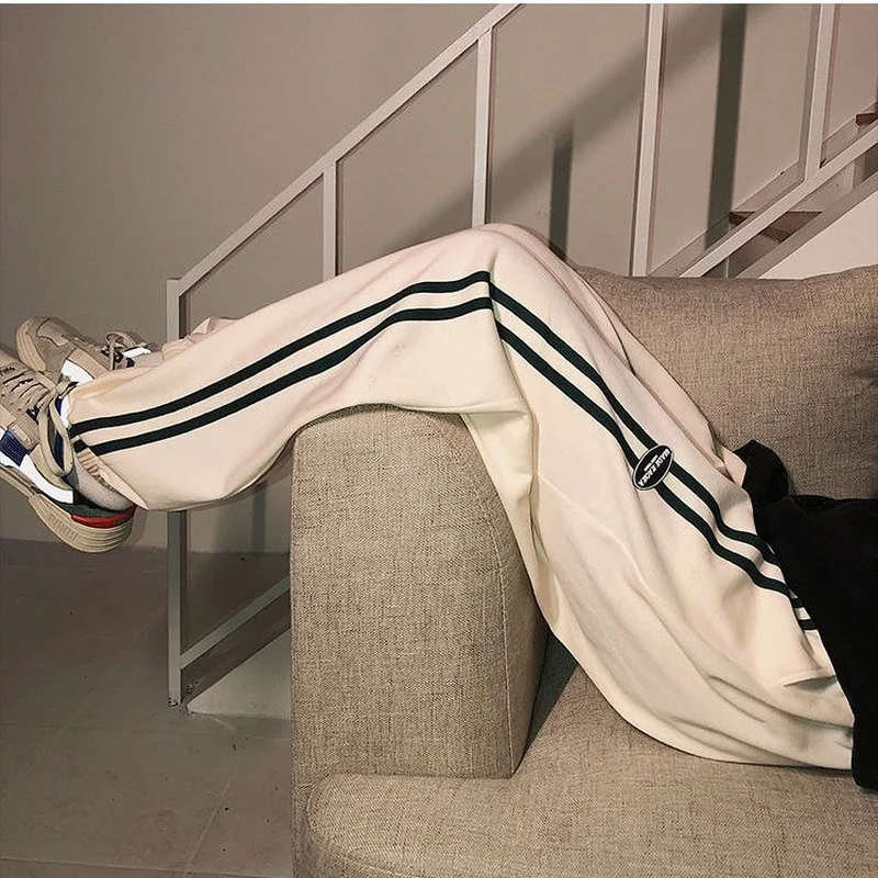 HOUZHOU Korean Fashion Beige Joggers Sports Pants Women Oversize Gray Jogging Sweatpants Baggy Harajuku Blue Wide Leg Trousers
HOUZHOU Korean Fashion Beige Joggers Sports Pants Women Oversize Gray Jogging Sweatpants Baggy Harajuku Blue Wide Leg Trousers