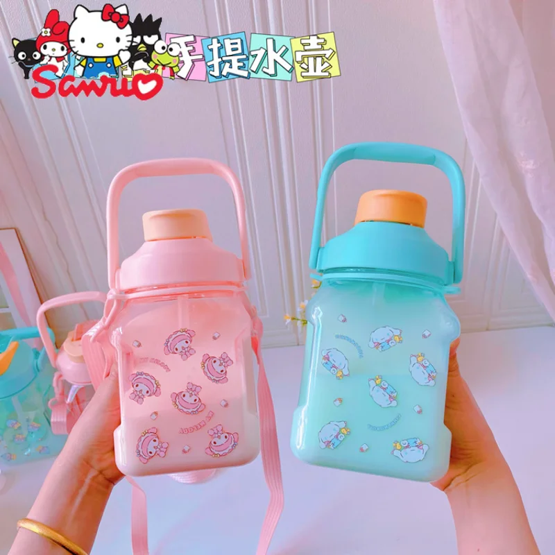 Sanrio Melody Kuromi Hello Kitty Cinnamoroll Pochacco Portable Water Bottle Straw Plastic Cup Double Drinking Strap Water Cup
Sanrio Melody Kuromi Hello Kitty Cinnamoroll Pochacco Portable Water Bottle Straw Plastic Cup Double Drinking Strap Water Cup