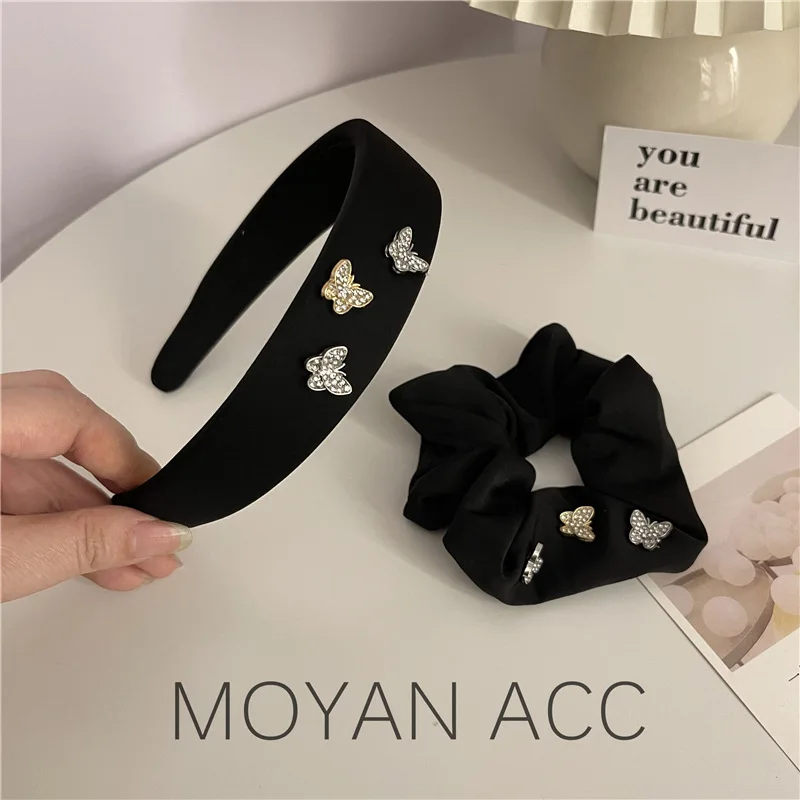 Three-dimensional butterfly large intestine hair ring French fashion hair hoop Rhinestone Korean version head hoop head rope
Three-dimensional butterfly large intestine hair ring French fashion hair hoop Rhinestone Korean version head hoop head rope